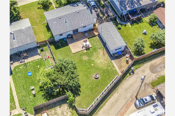 12 COLUMBIA AV E, Devon