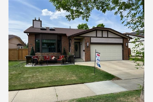 27 PINEVIEW DR, St. Albert