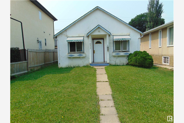 8822 92 ST NW, Edmonton