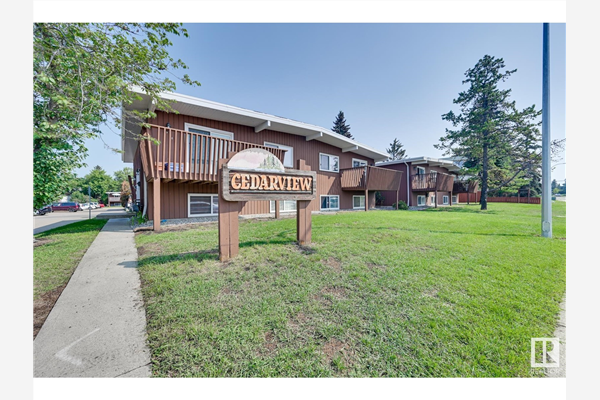 8916D 144 AV NW, Edmonton