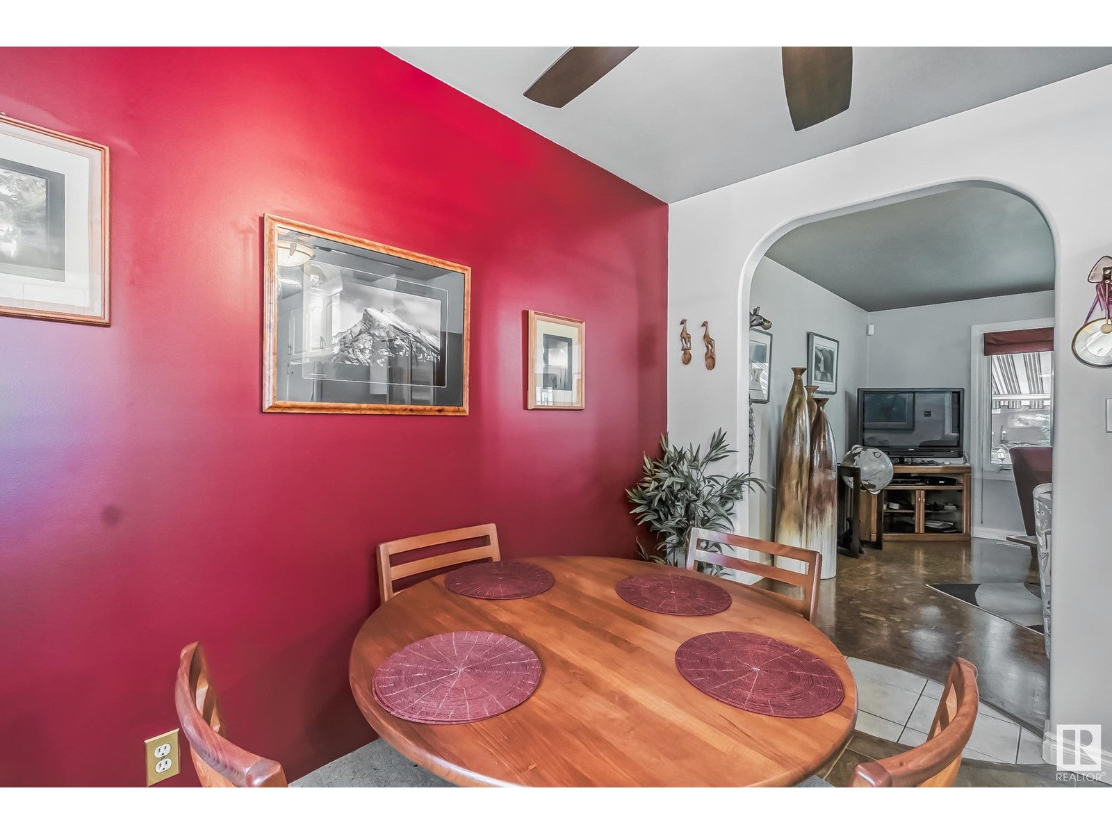 1016 MOYER DR