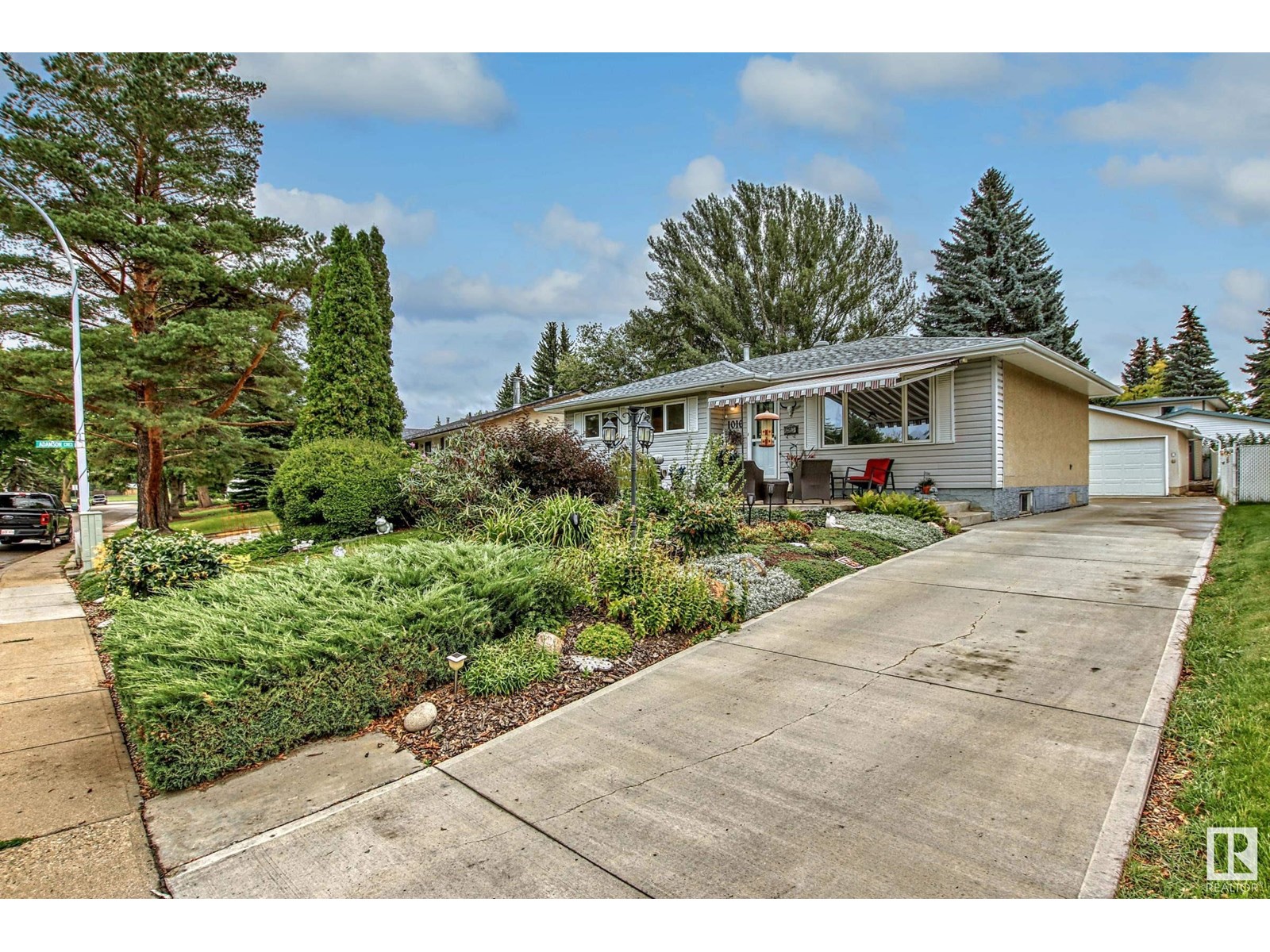 1016 MOYER DR
