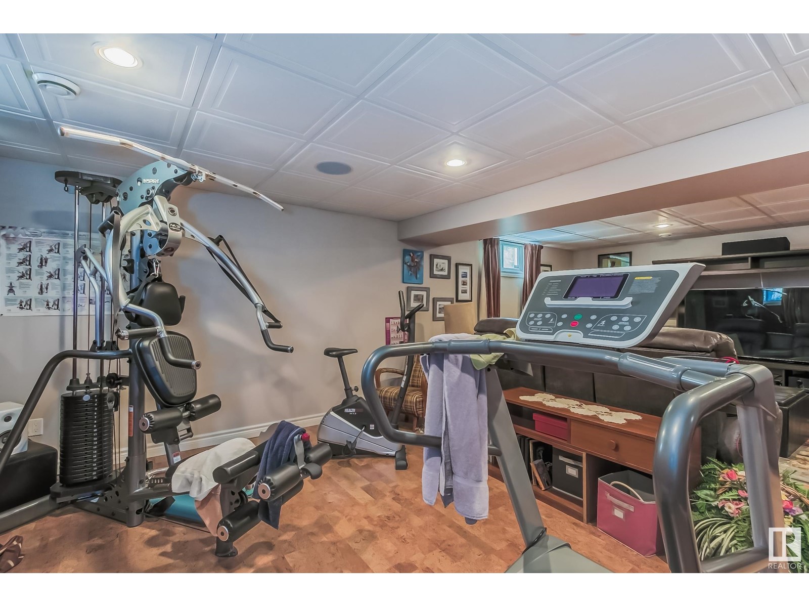 1016 MOYER DR