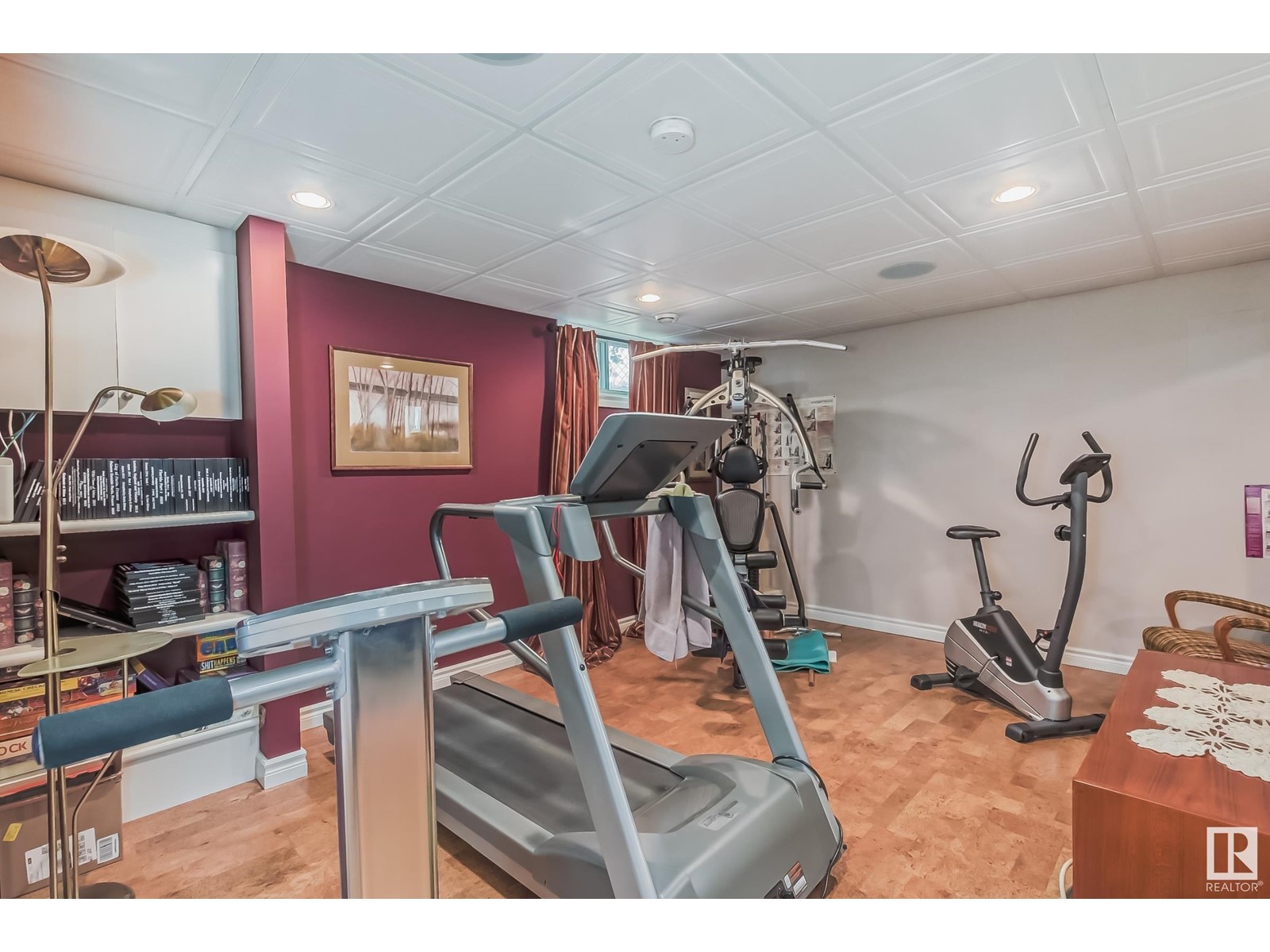1016 MOYER DR