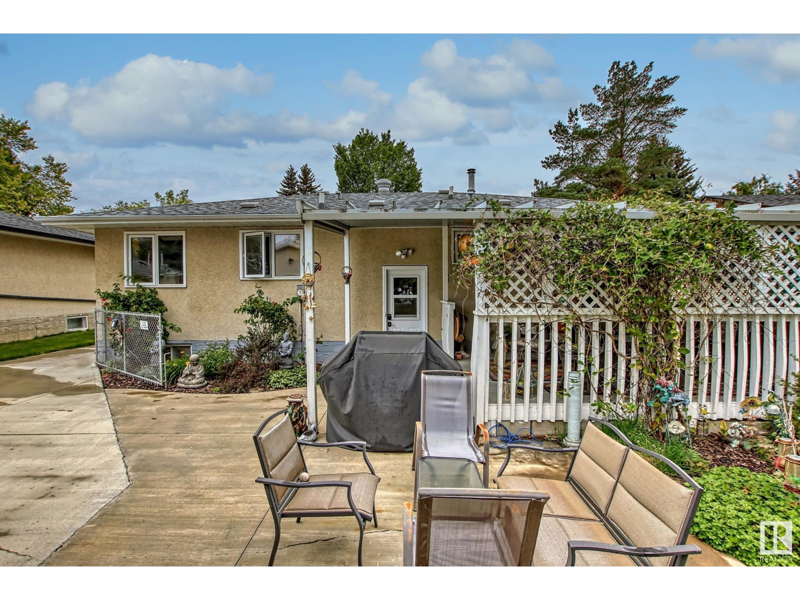 1016 MOYER DR
