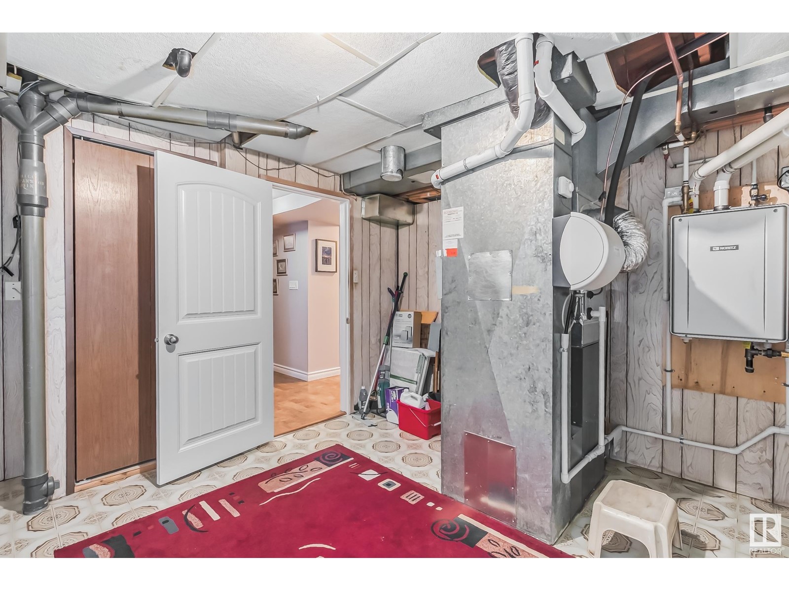 1016 MOYER DR