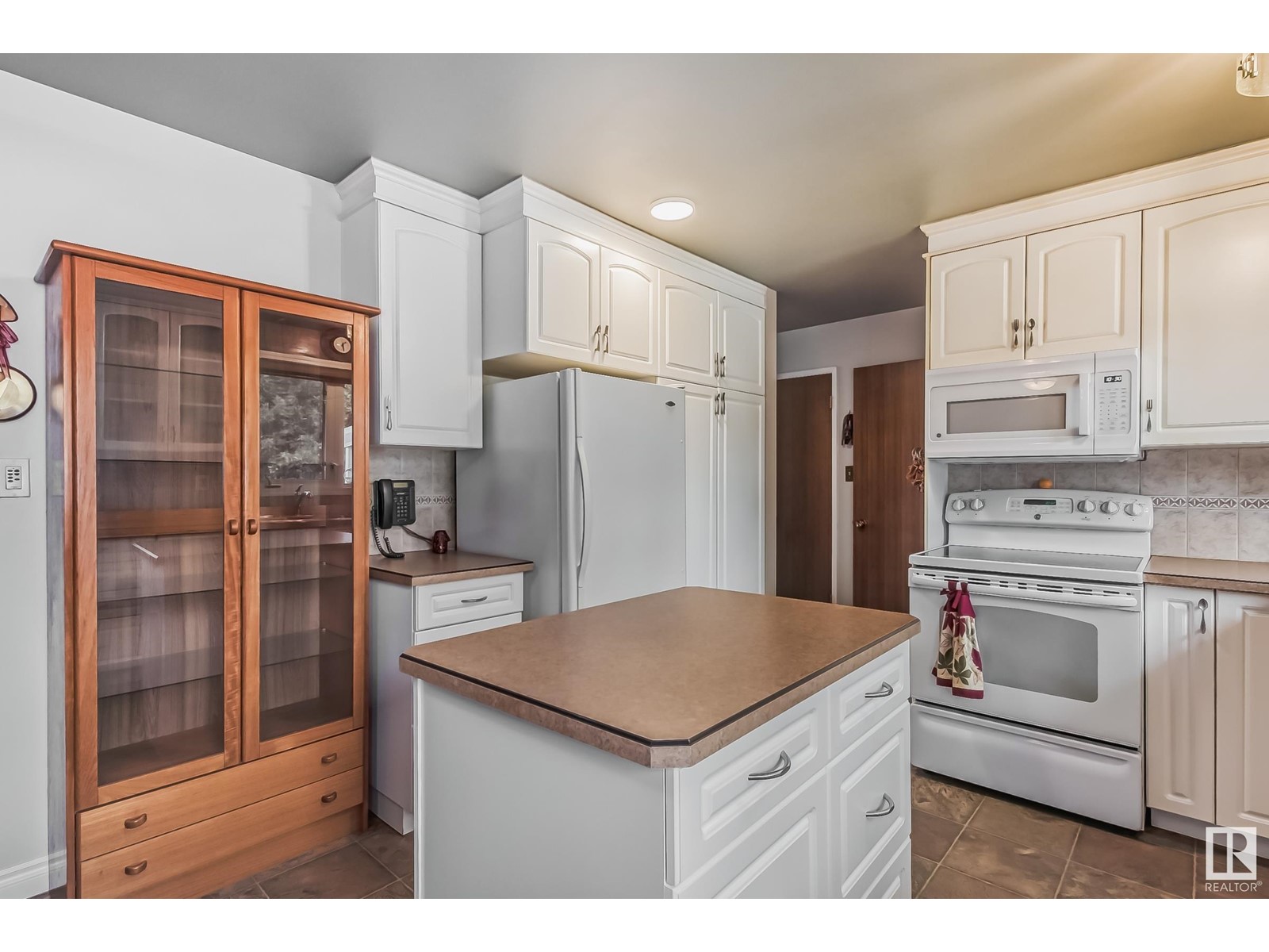 1016 MOYER DR