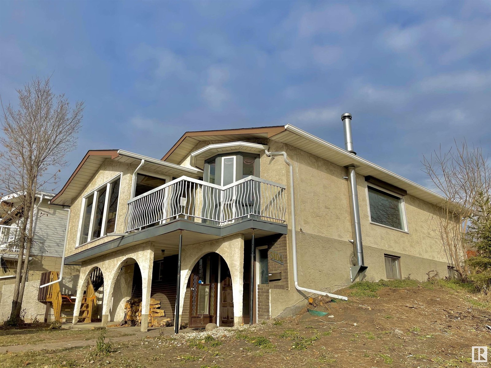 3104 102 AV NW
