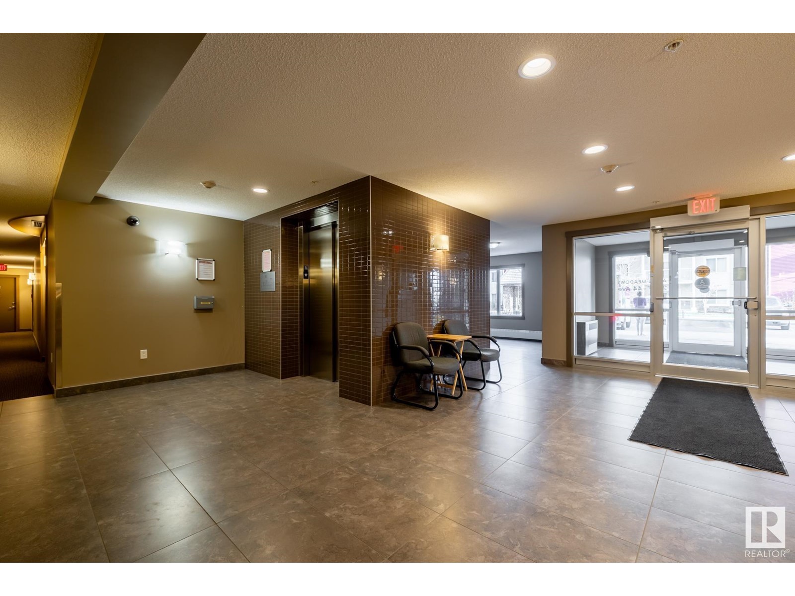 #417 2207 44 AV NW