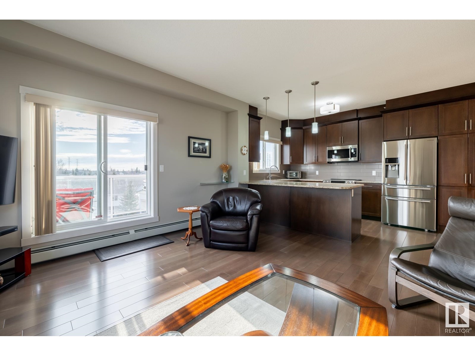 #417 2207 44 AV NW