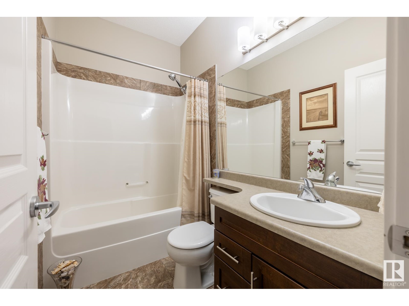 #417 2207 44 AV NW