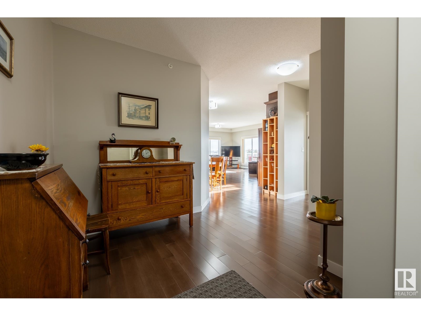 #417 2207 44 AV NW