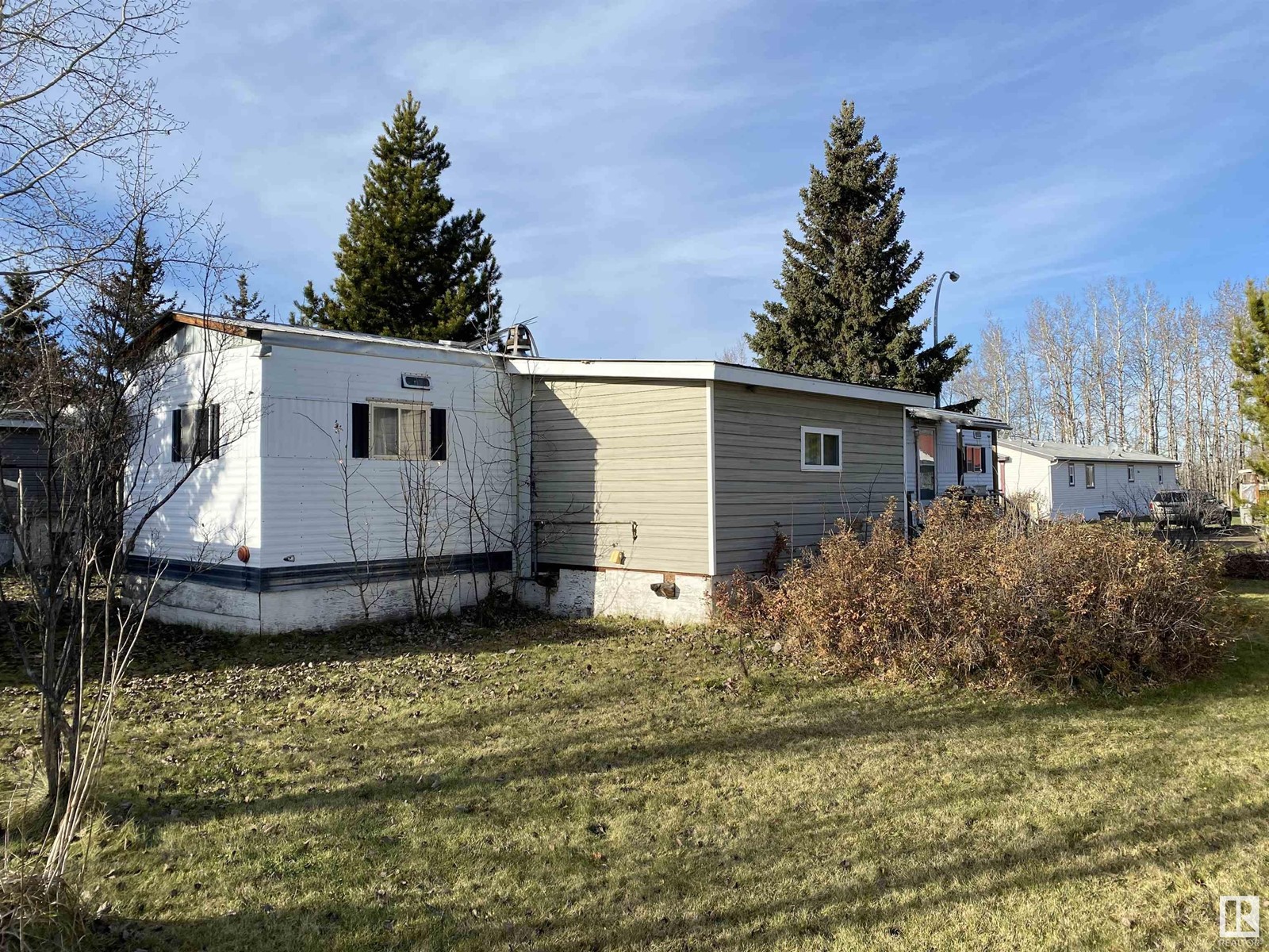 27 Village Green Mobile Home Park