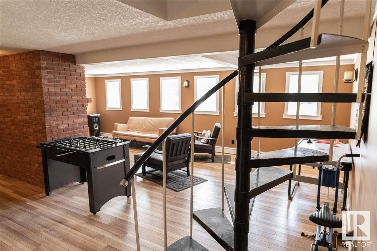 8 BAYVIEW CR
