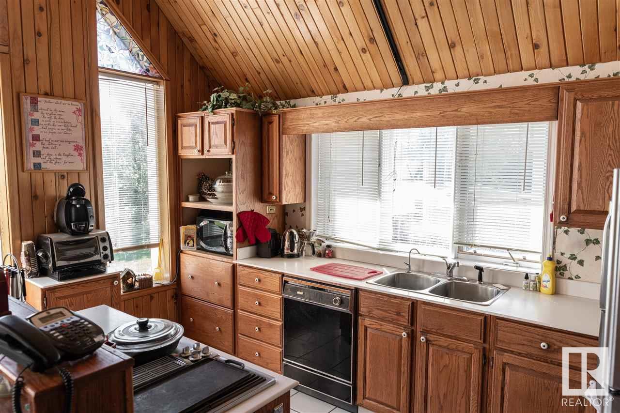 8 BAYVIEW CR