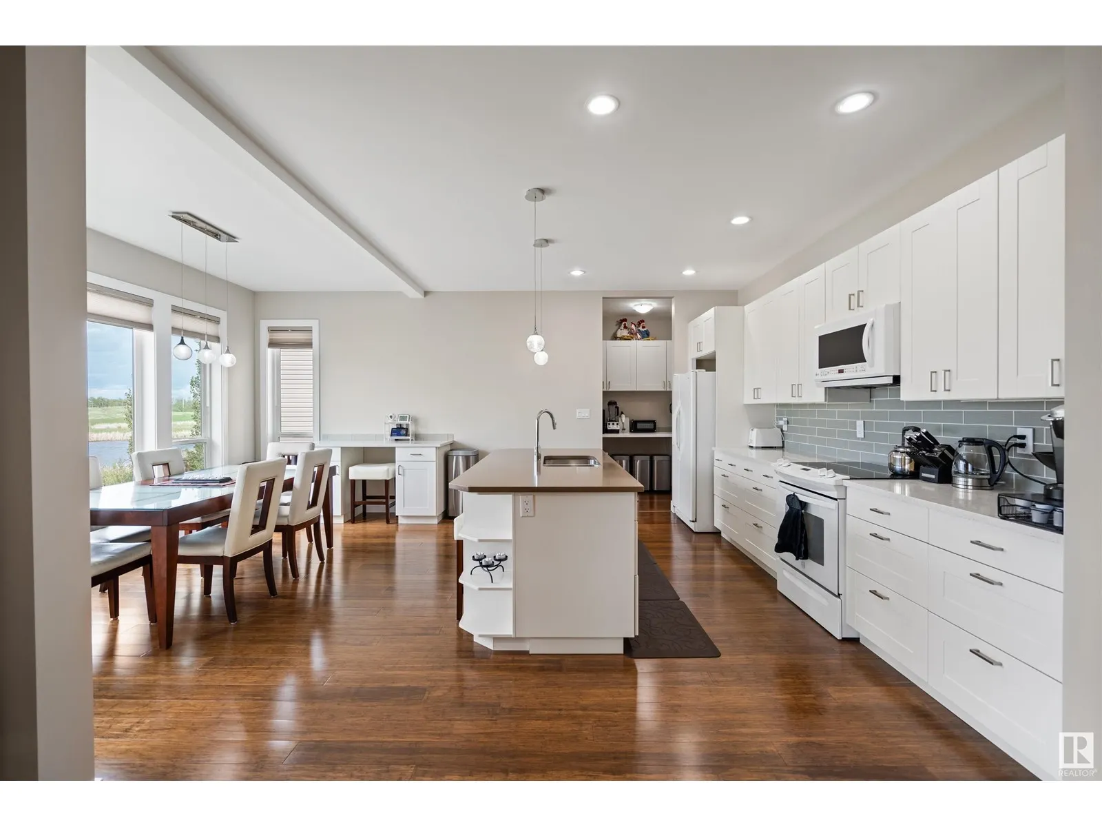 3717 Beau Vista BV
