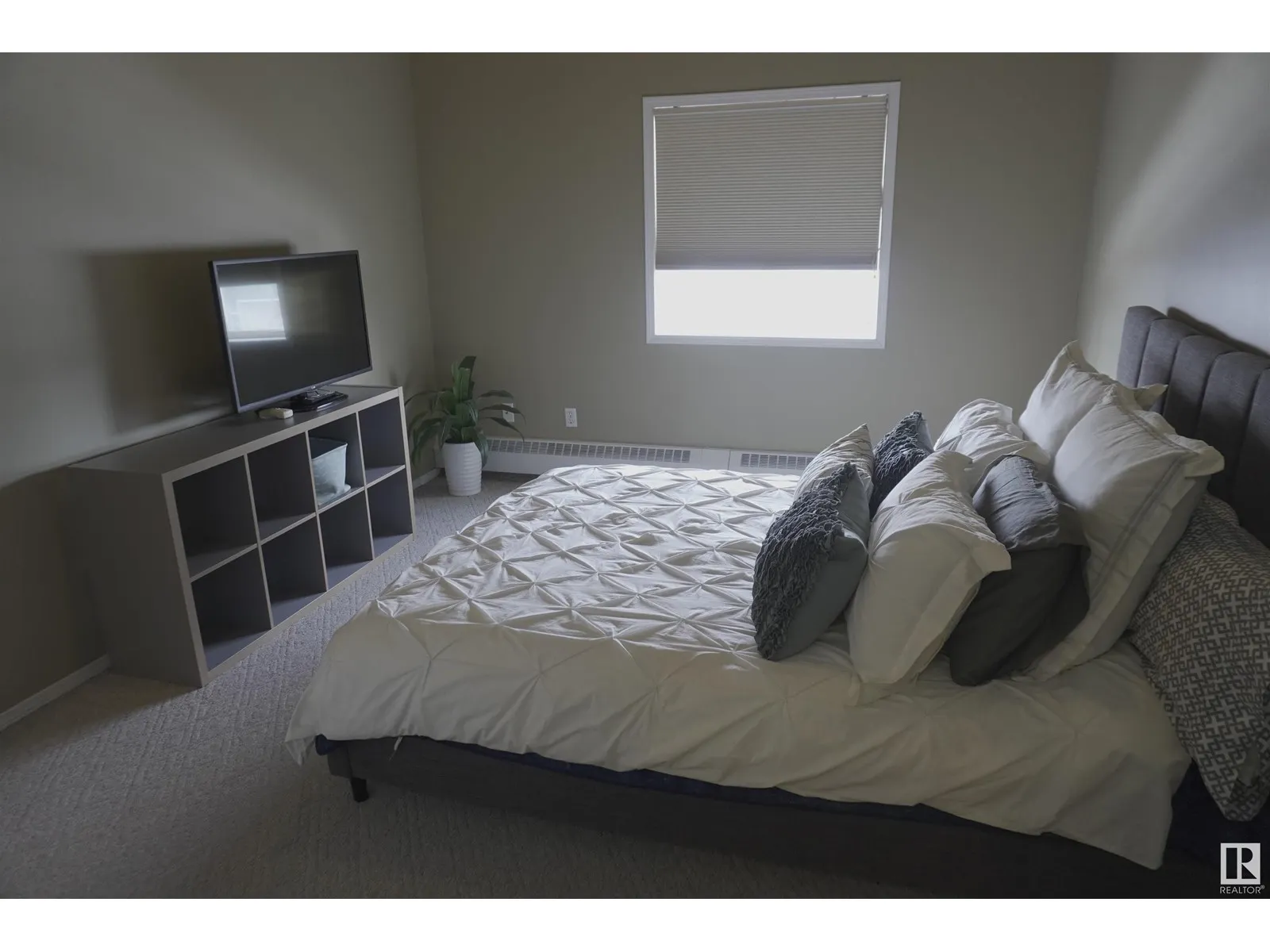 #37 10331 106 ST NW