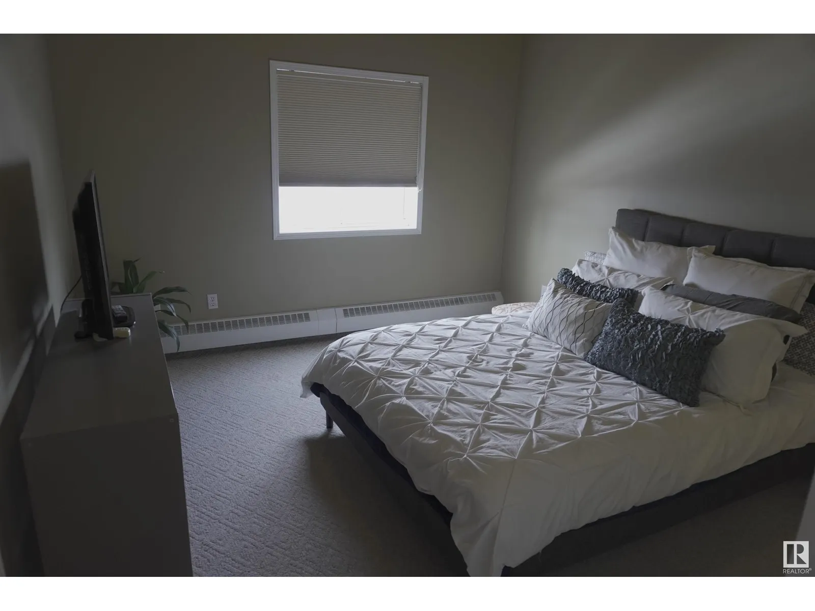 #37 10331 106 ST NW