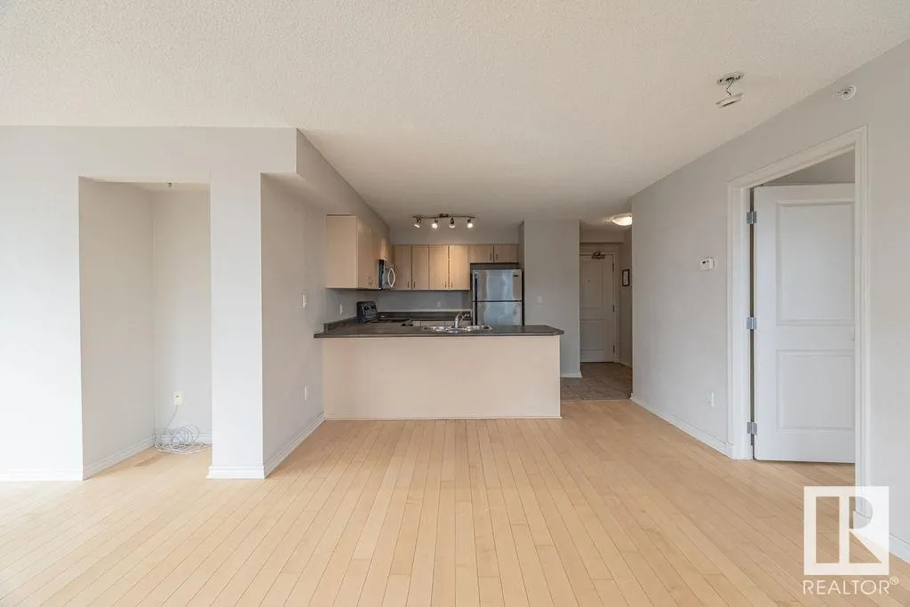 #2301 10180 104 ST NW