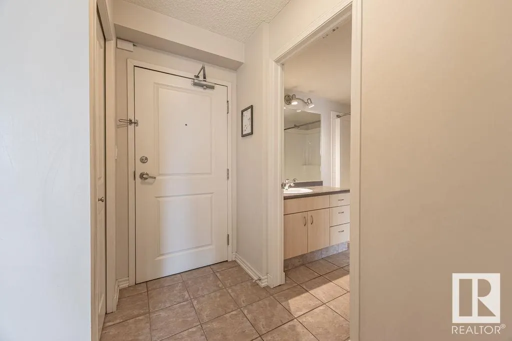 #2301 10180 104 ST NW