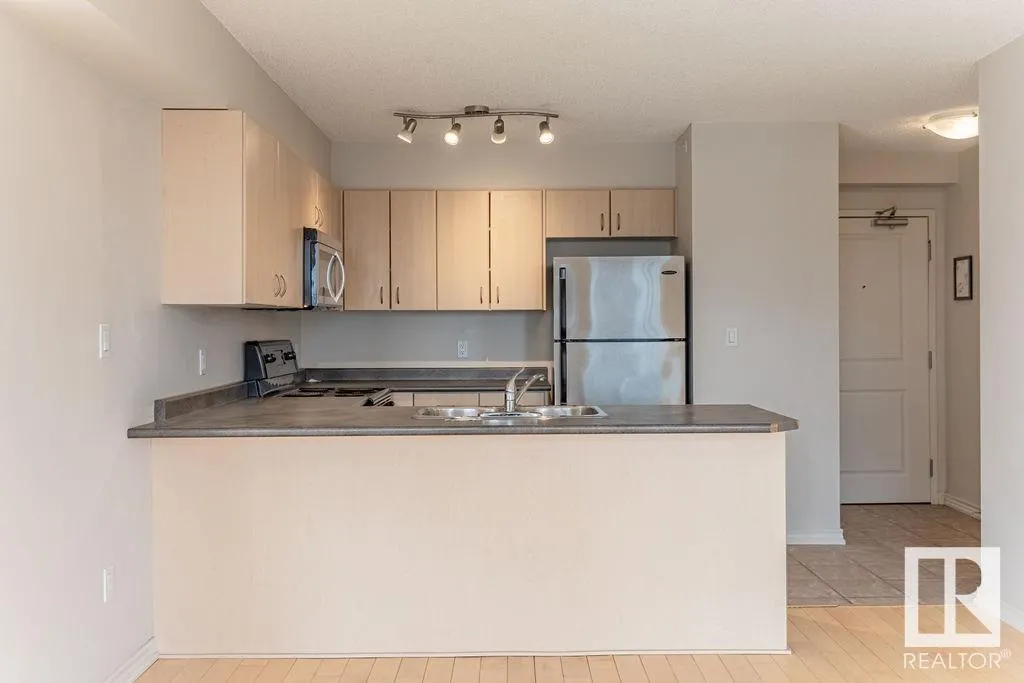 #2301 10180 104 ST NW