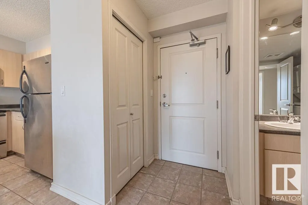 #2301 10180 104 ST NW