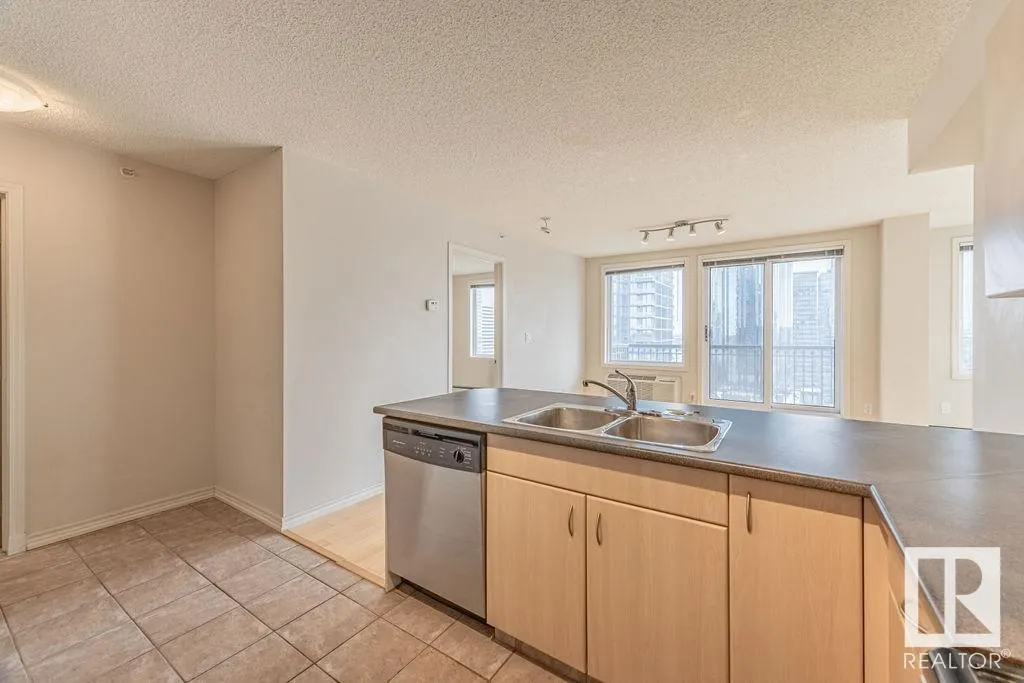 #2301 10180 104 ST NW
