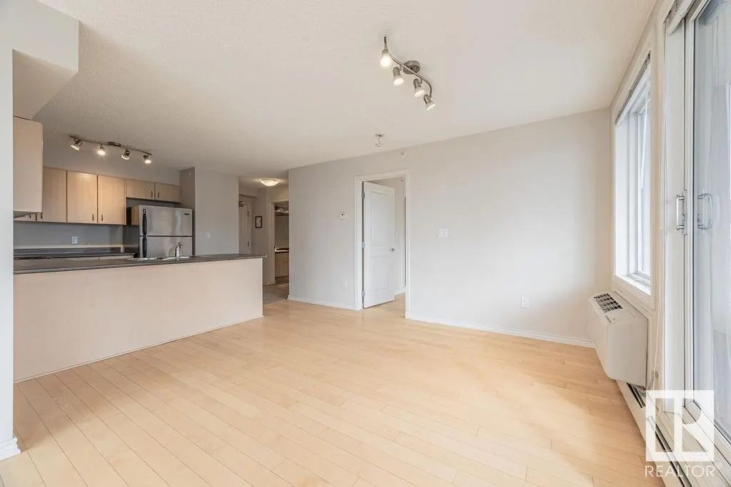 #2301 10180 104 ST NW