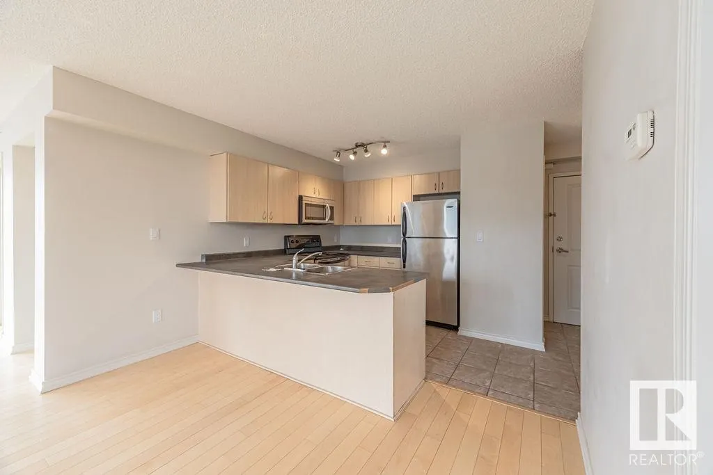 #2301 10180 104 ST NW
