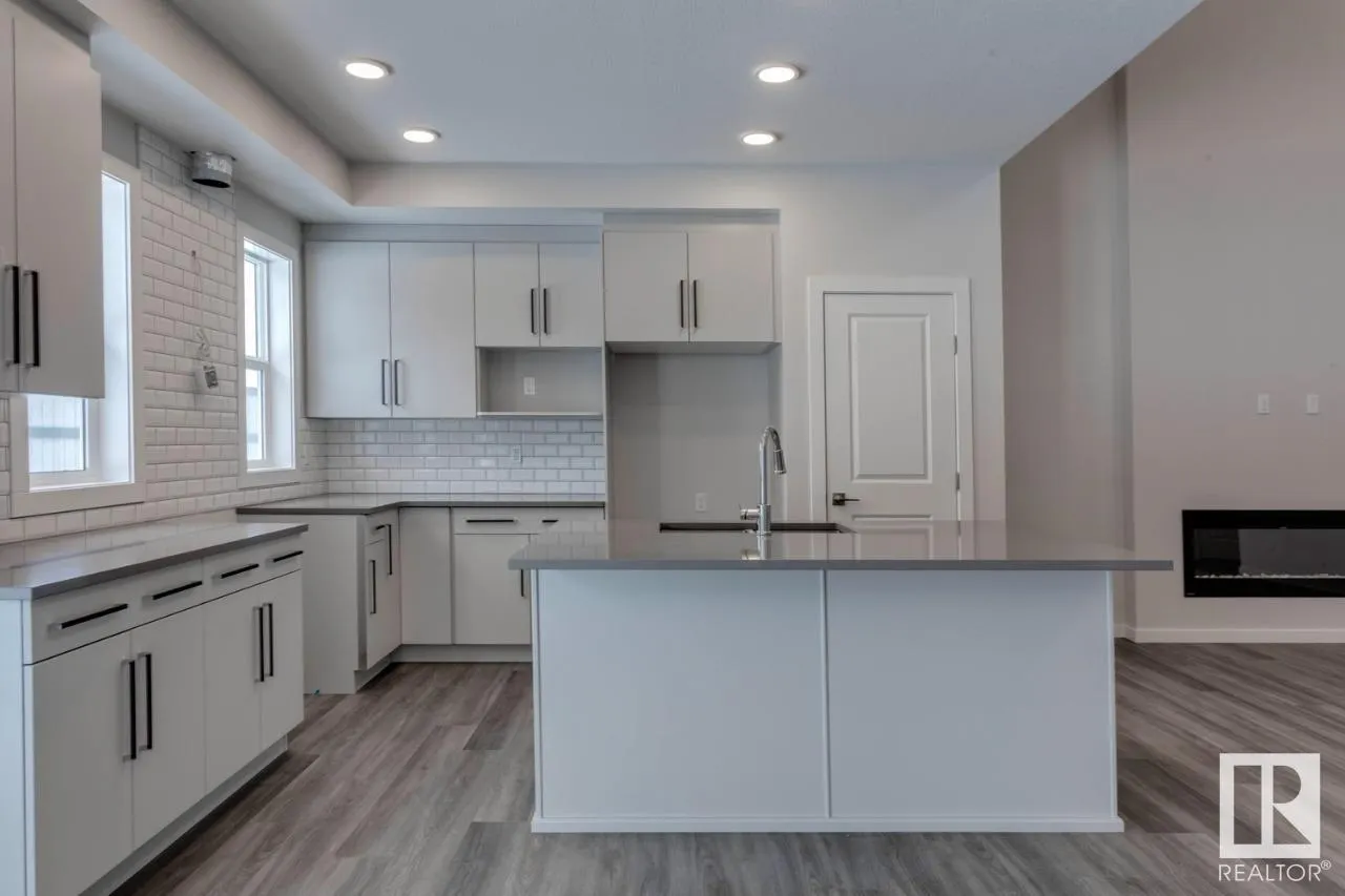 49 ASHBURY CR