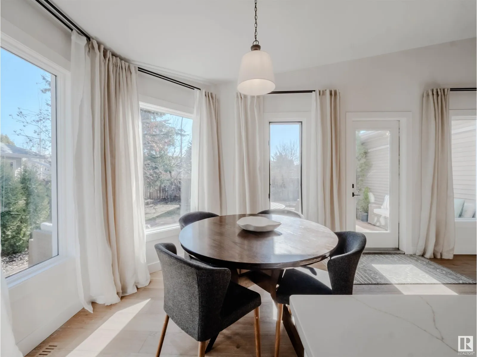 261 HEAGLE CR NW