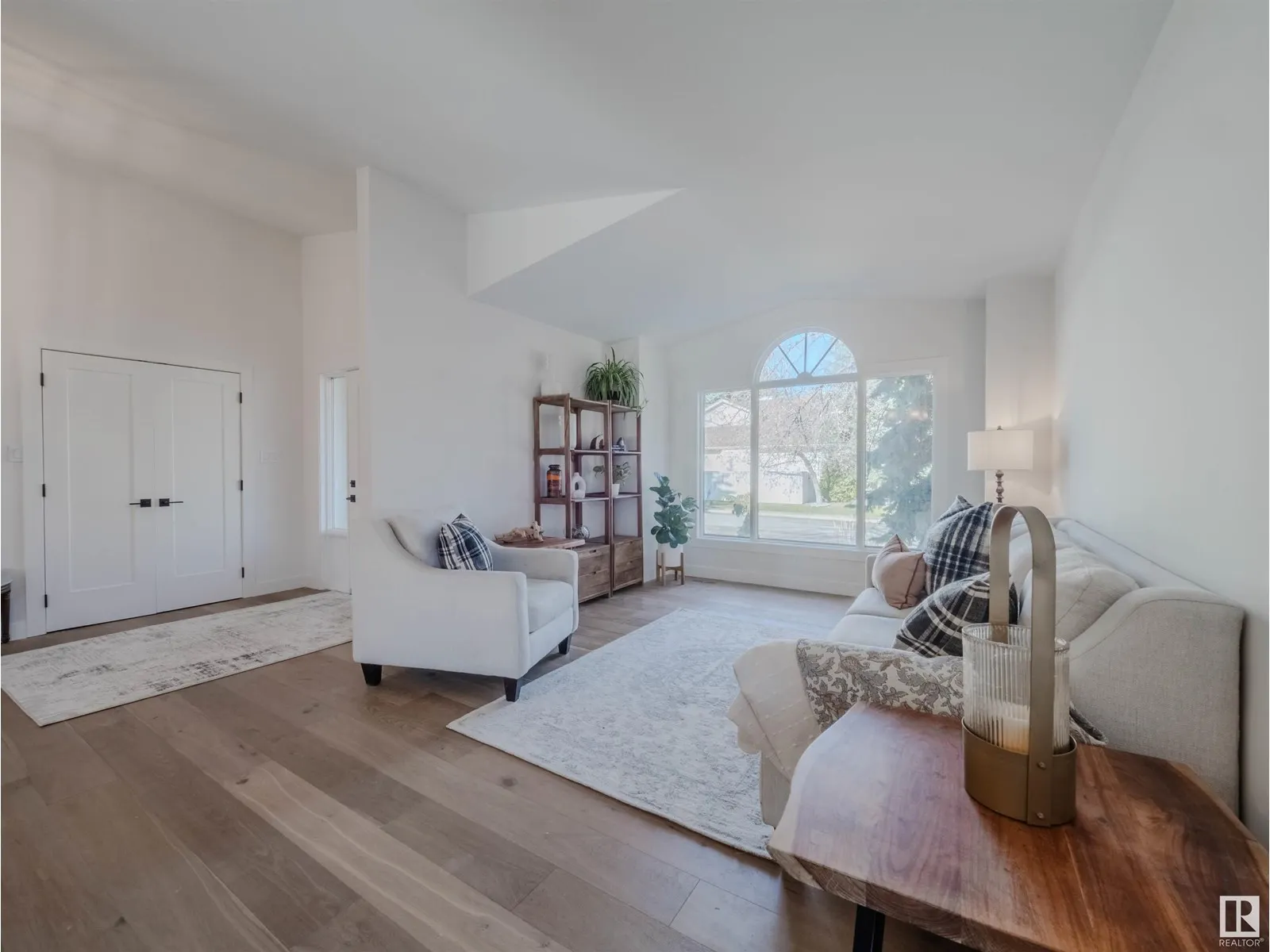 261 HEAGLE CR NW