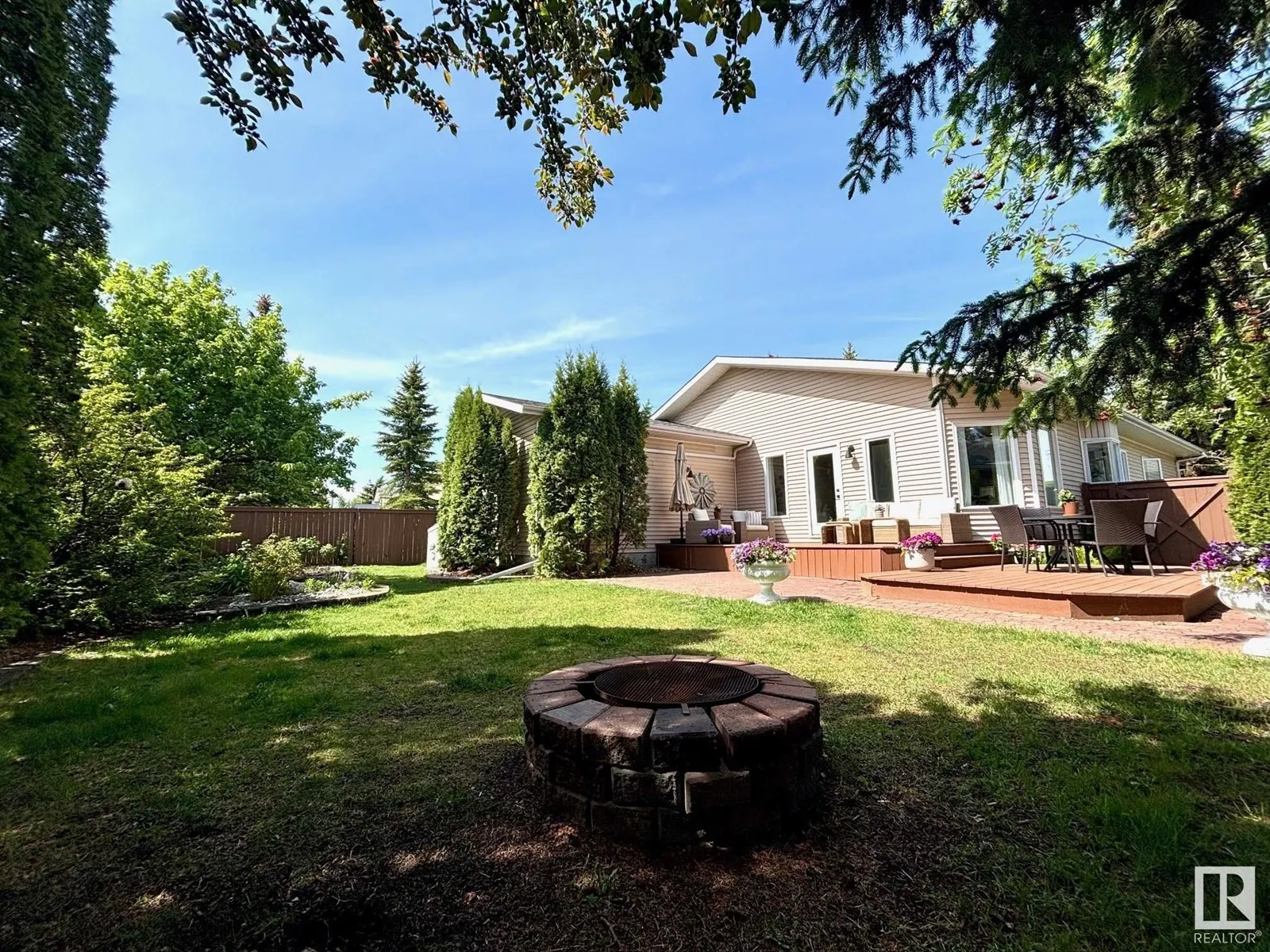 261 HEAGLE CR NW