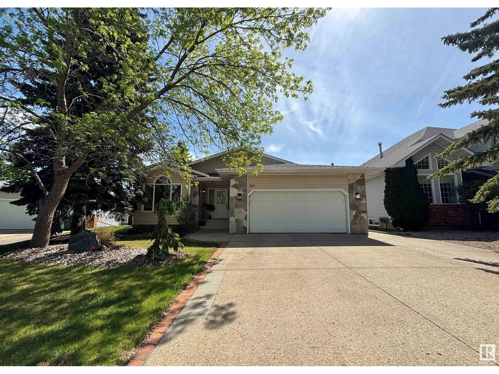 261 HEAGLE CR NW