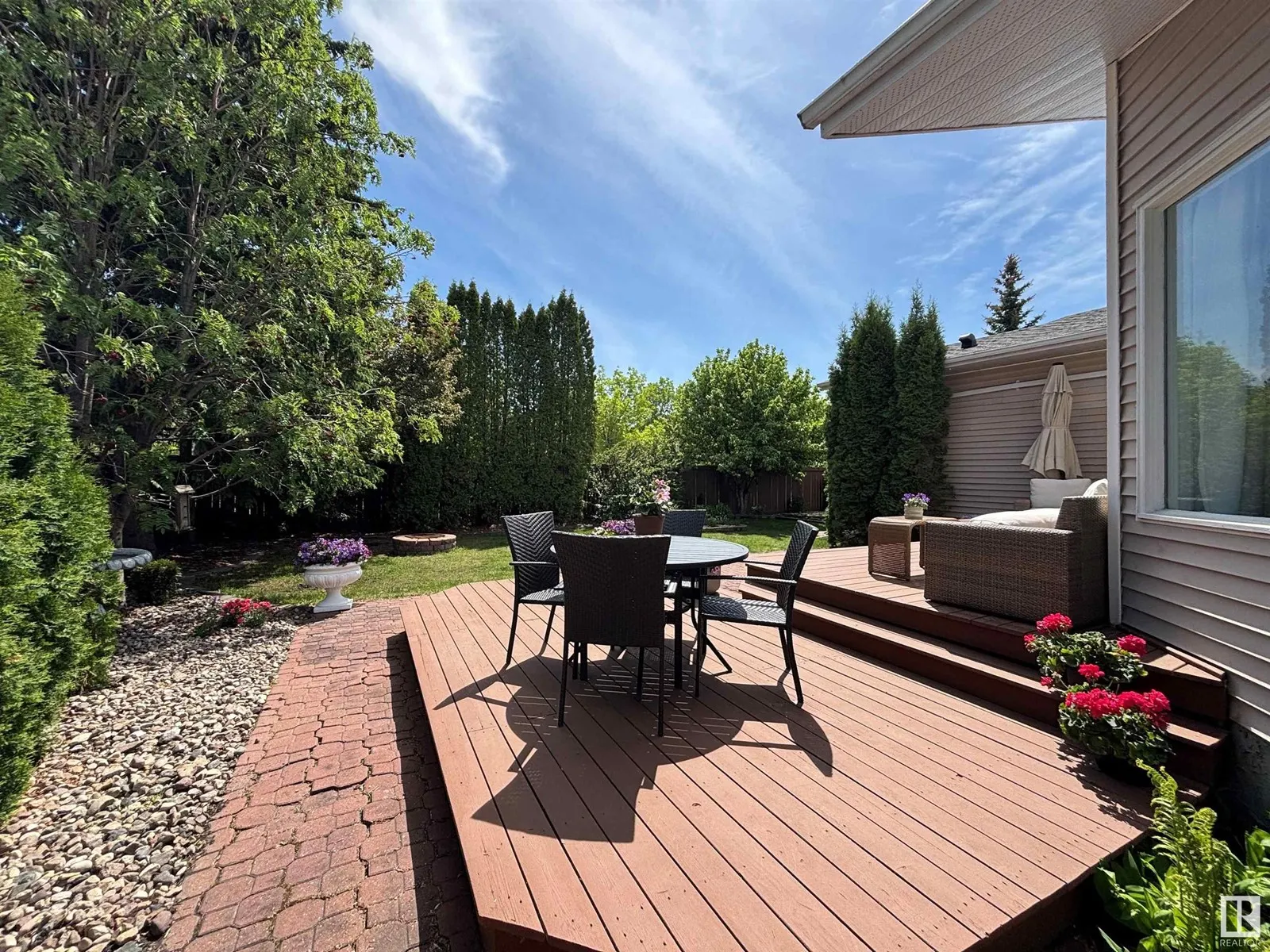 261 HEAGLE CR NW