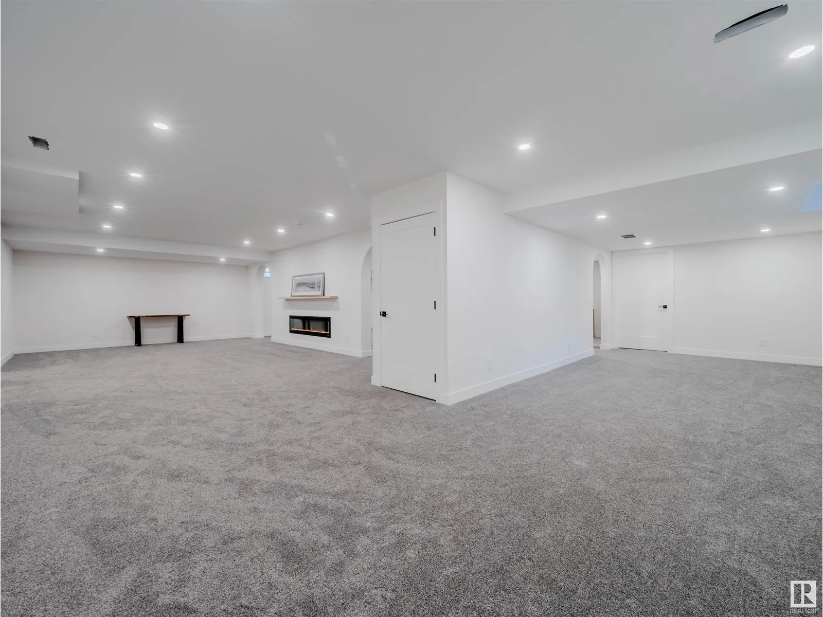 261 HEAGLE CR NW