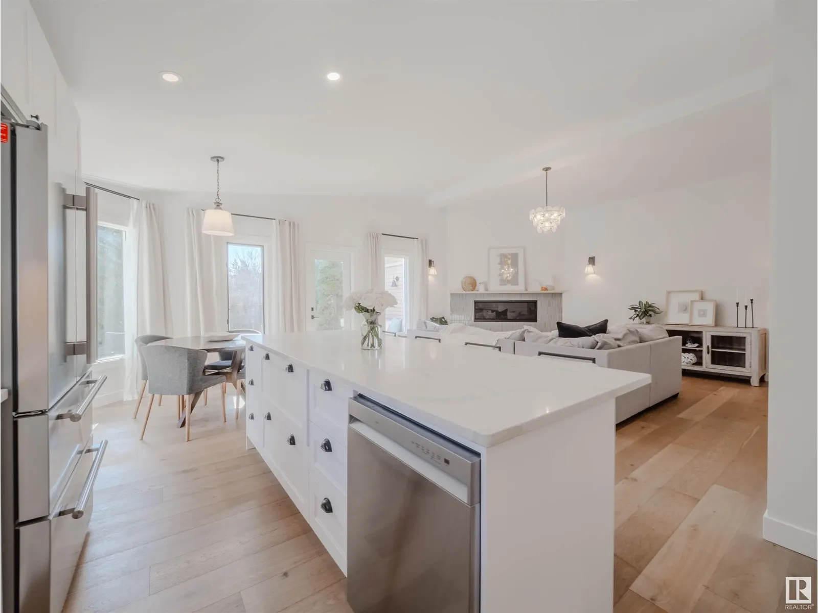 261 HEAGLE CR NW