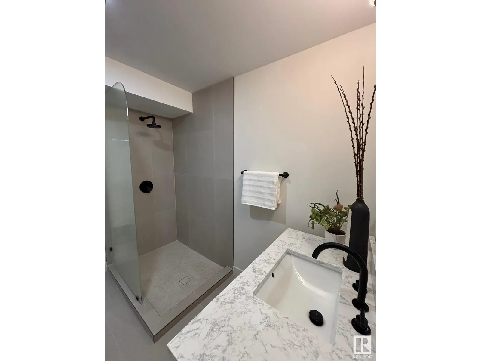 261 HEAGLE CR NW