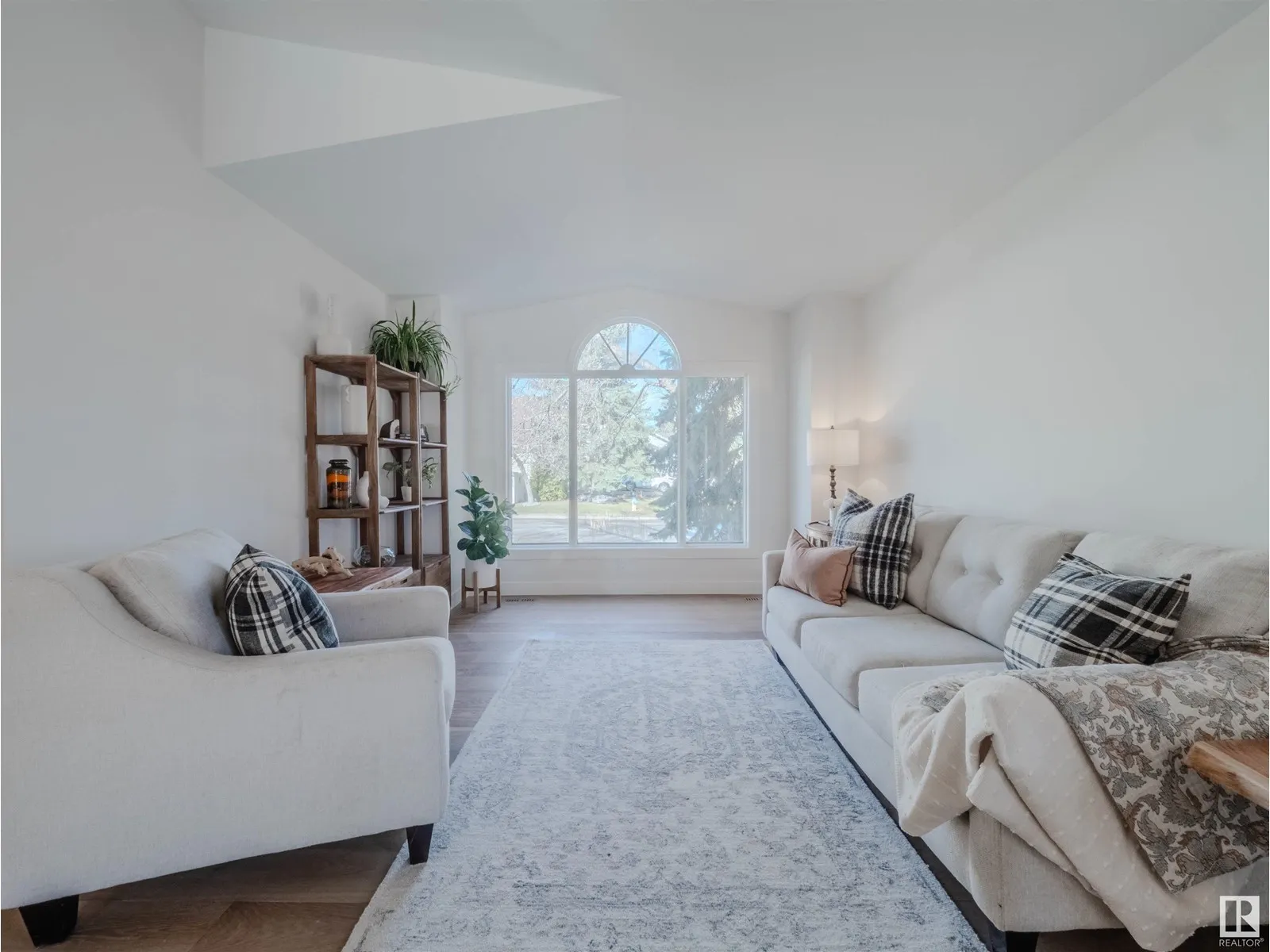 261 HEAGLE CR NW