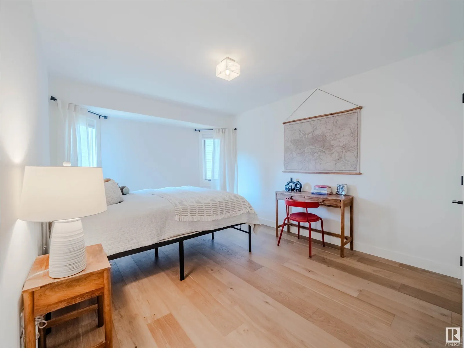 261 HEAGLE CR NW