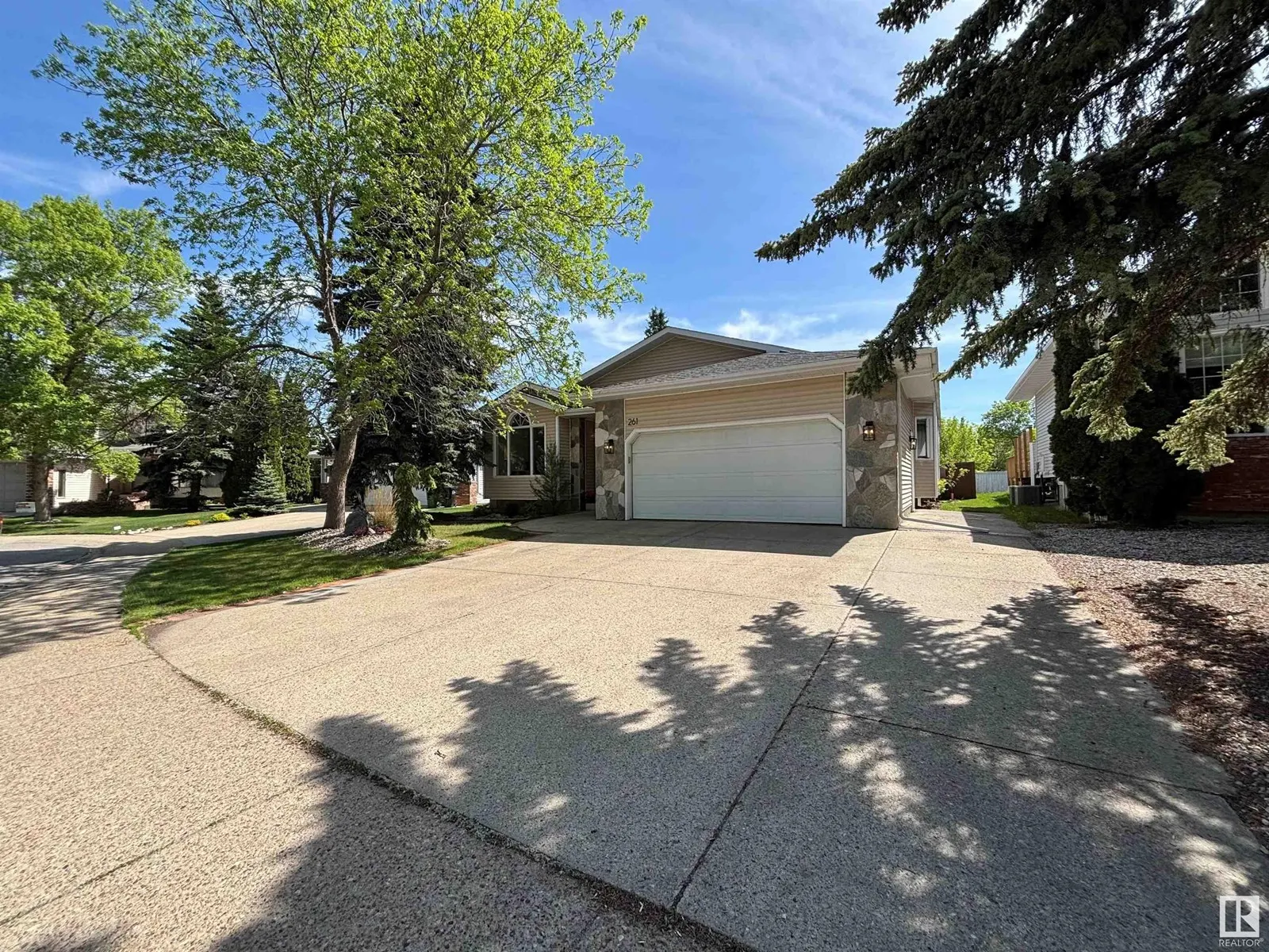 261 HEAGLE CR NW