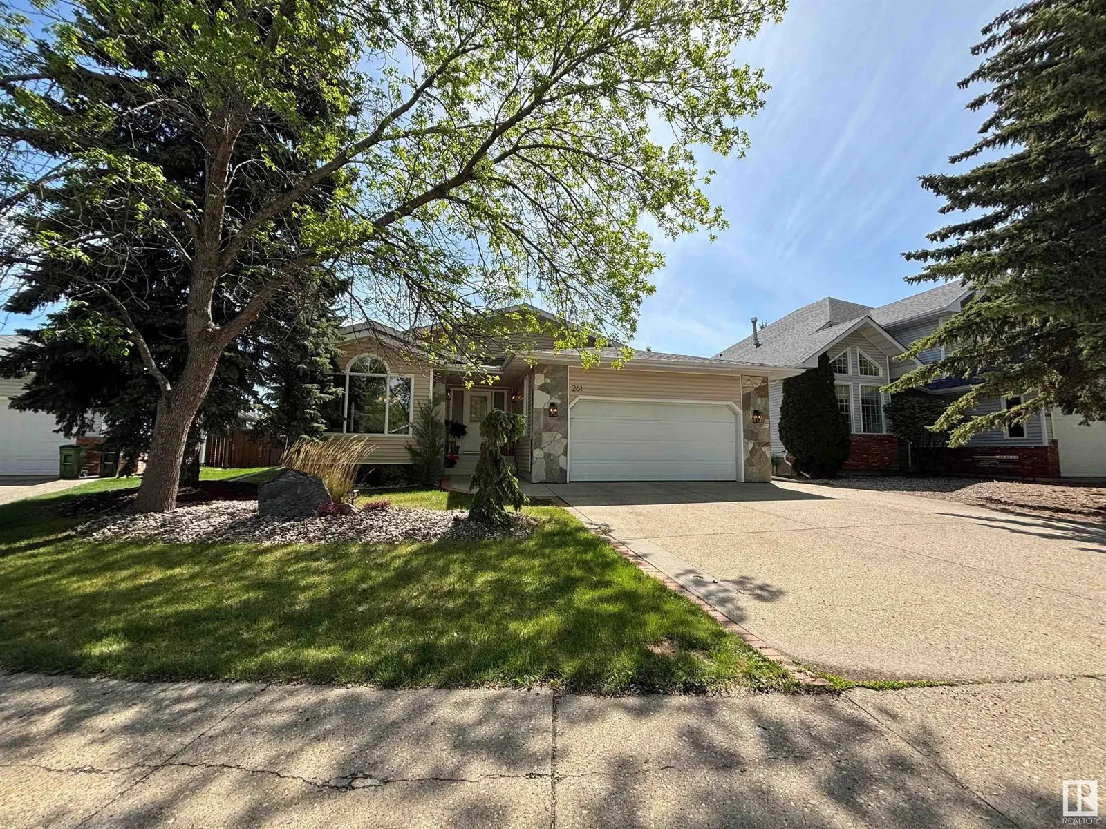 261 HEAGLE CR NW