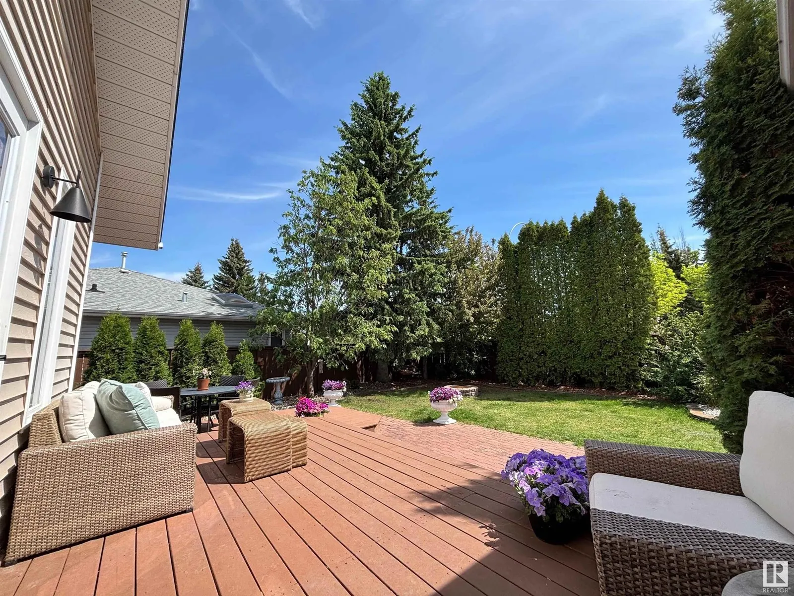 261 HEAGLE CR NW