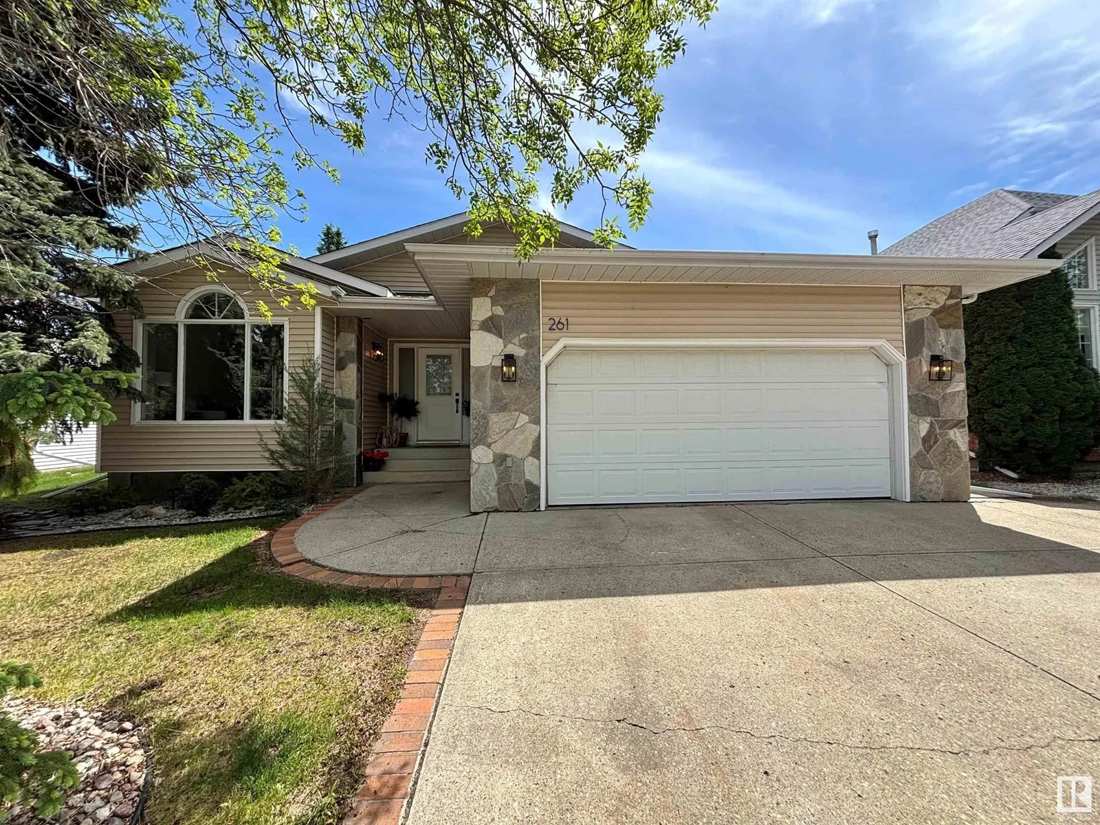 261 HEAGLE CR NW