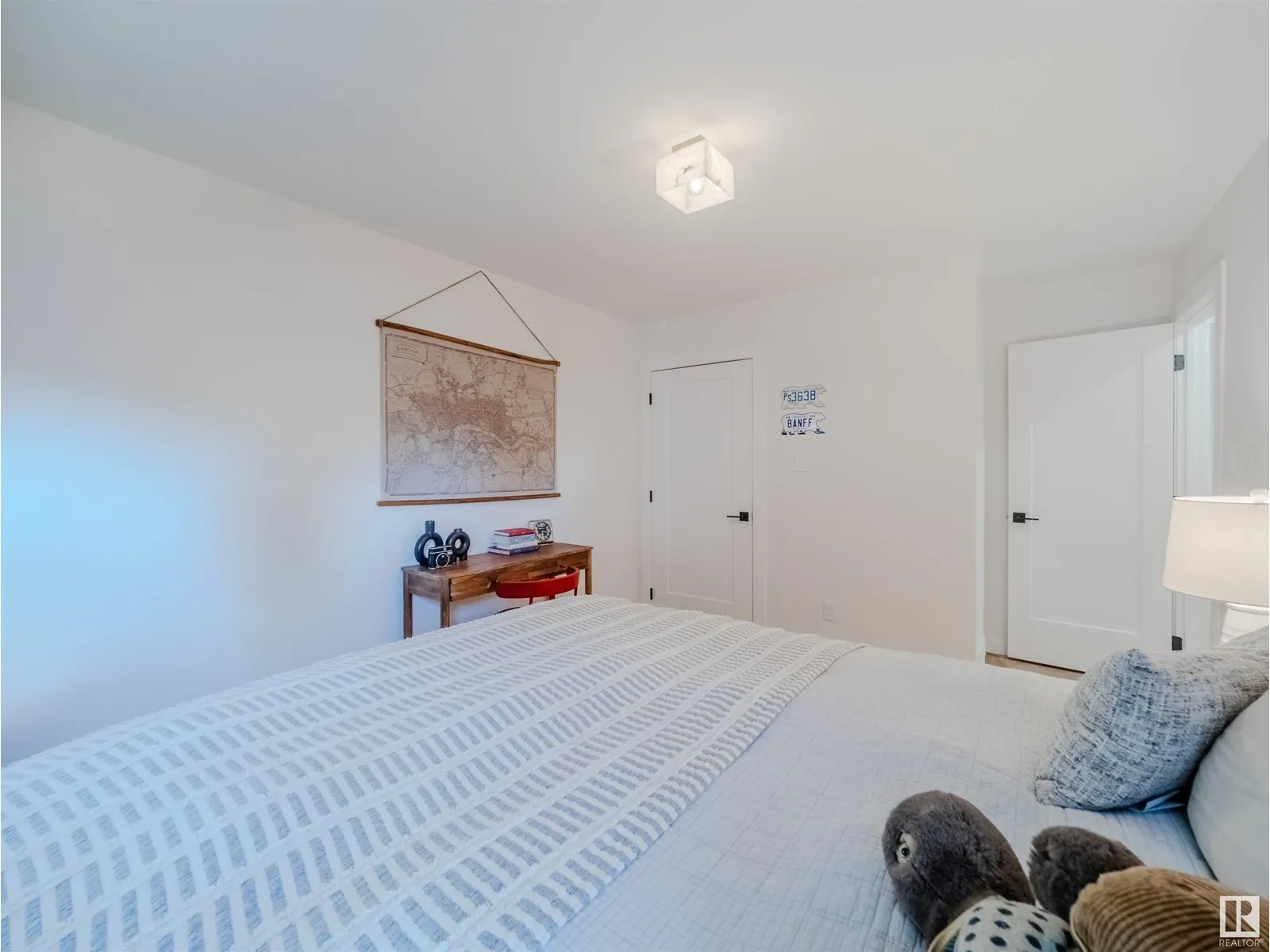 261 HEAGLE CR NW