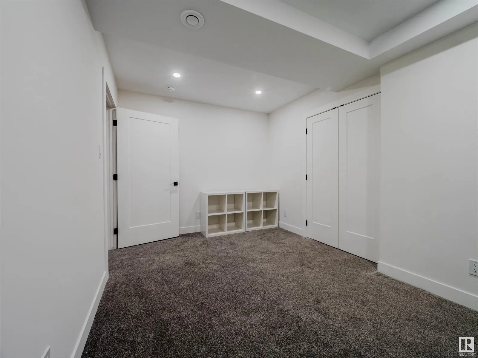 261 HEAGLE CR NW