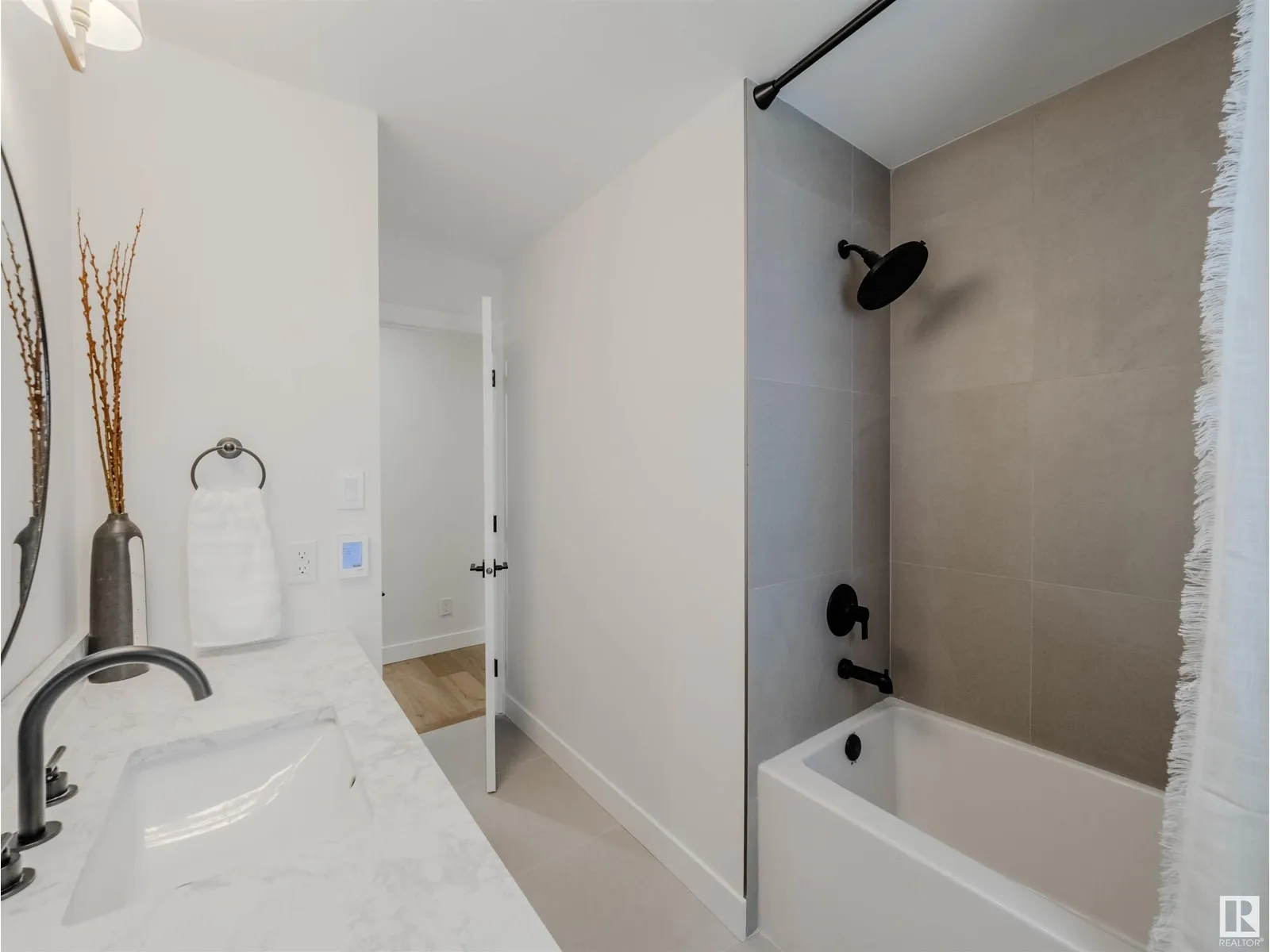 261 HEAGLE CR NW