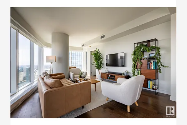 #3905 10360 102 ST NW