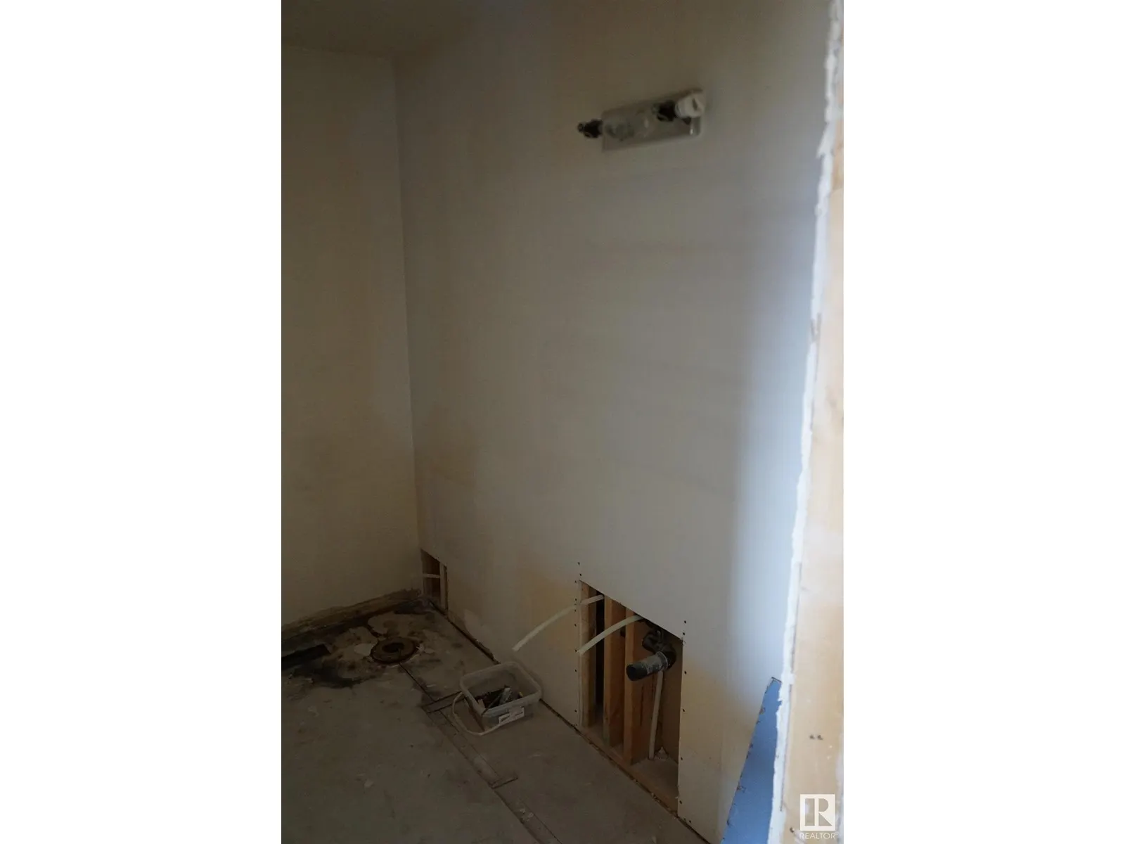 108 PORTER AV