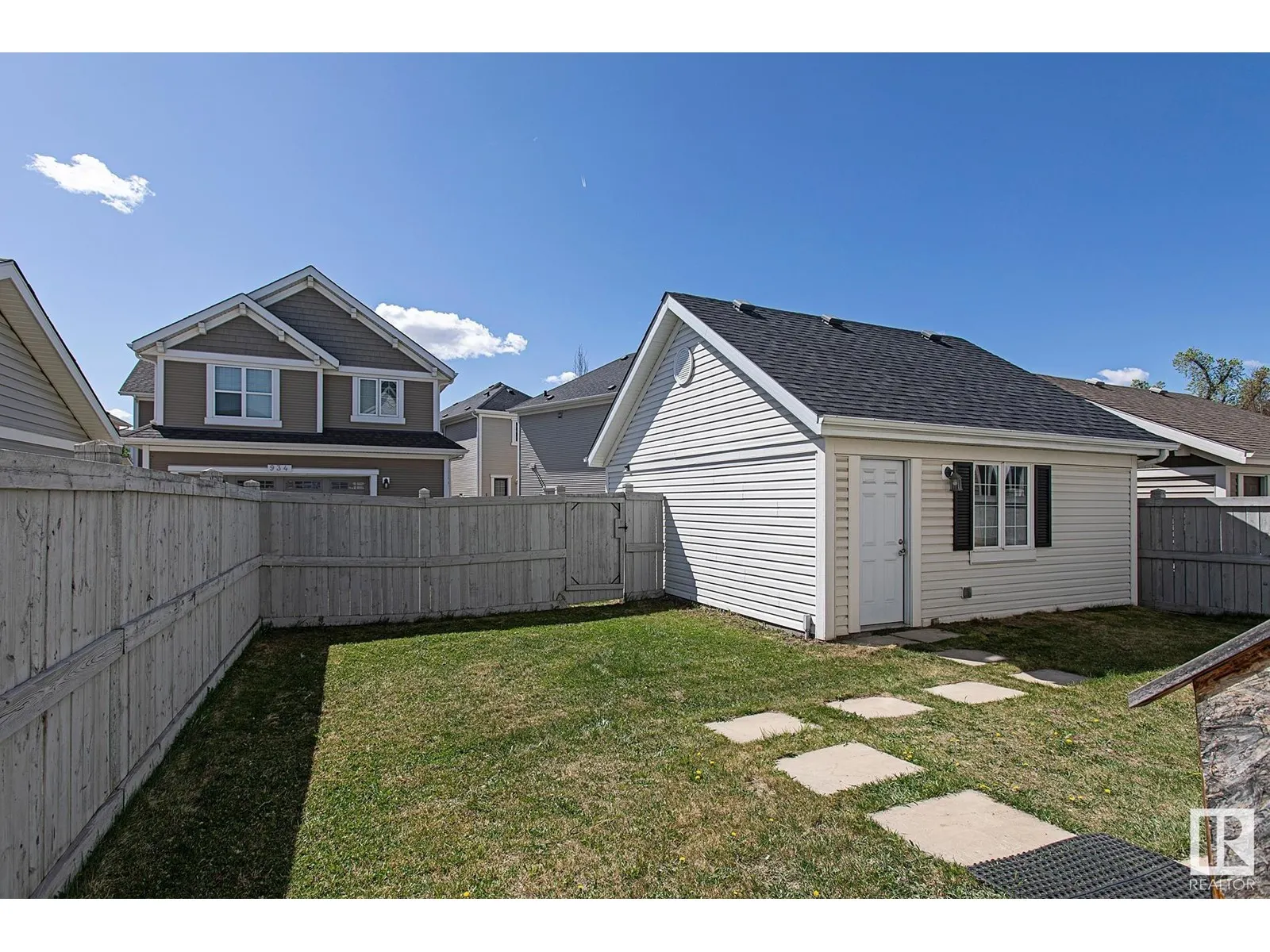 711 DECOTEAU WY NW